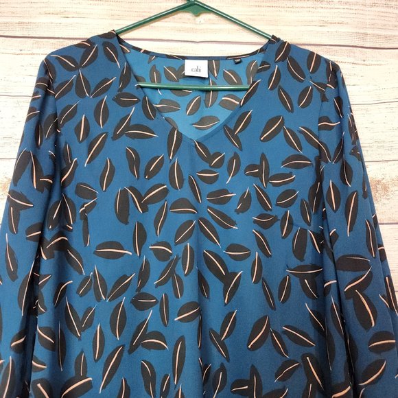 CAbi Shadow Leaf Blouse Women's Size Medium Ruffle Finish Flutter Sleeves Blue - Picture 2 of 13
